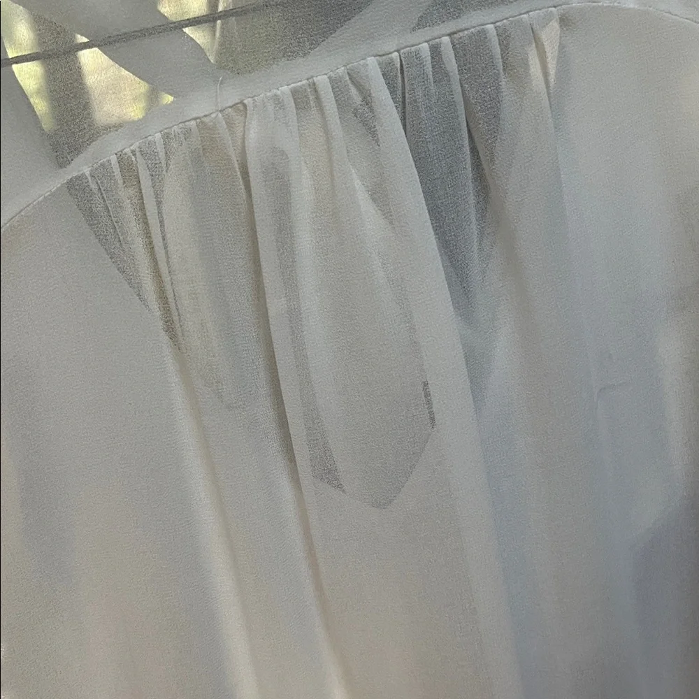 Elegant White Ruffled Blouse - Picture 10 of 11